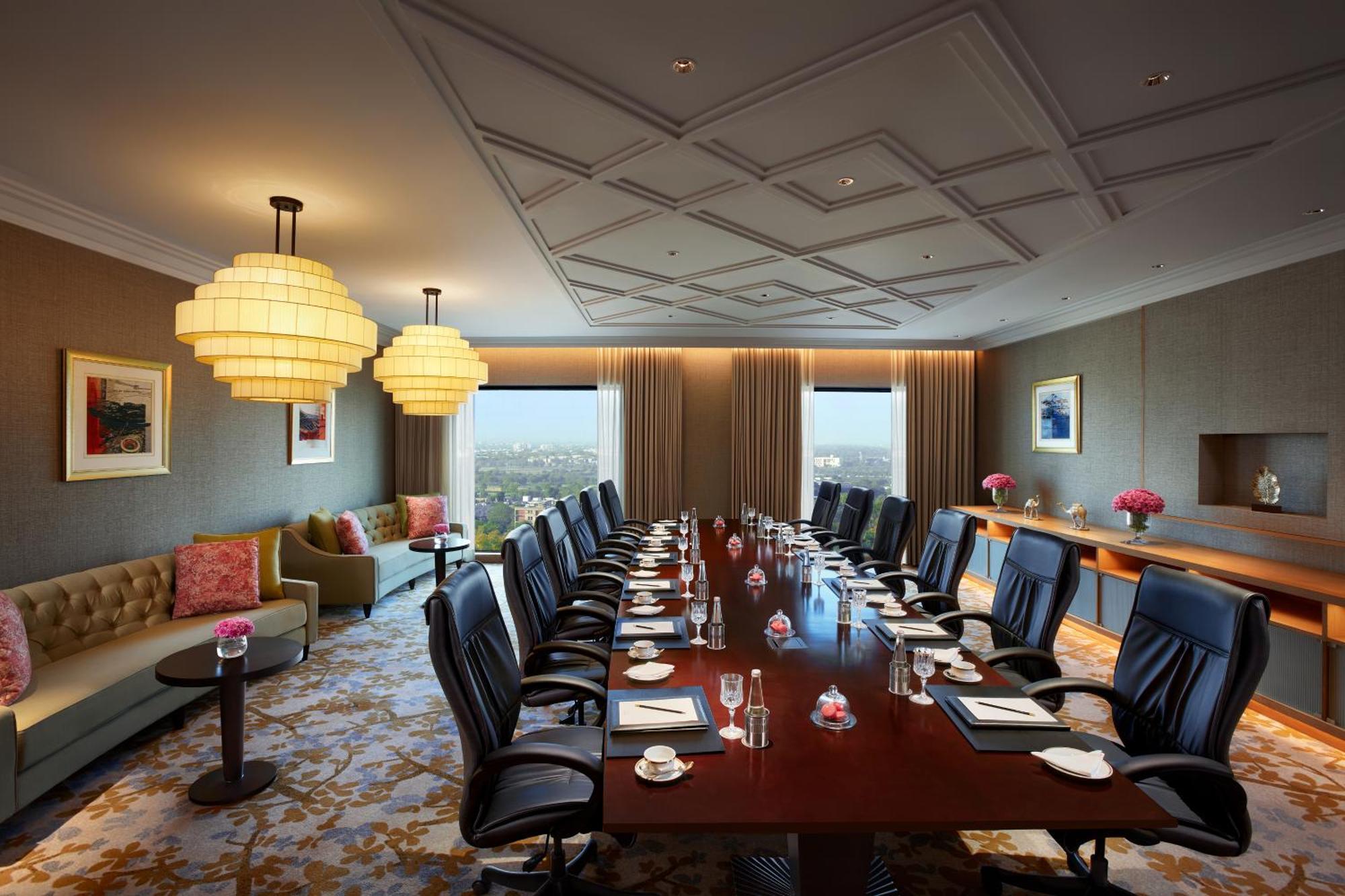 The Leela Gandhinagar Hotell Eksteriør bilde