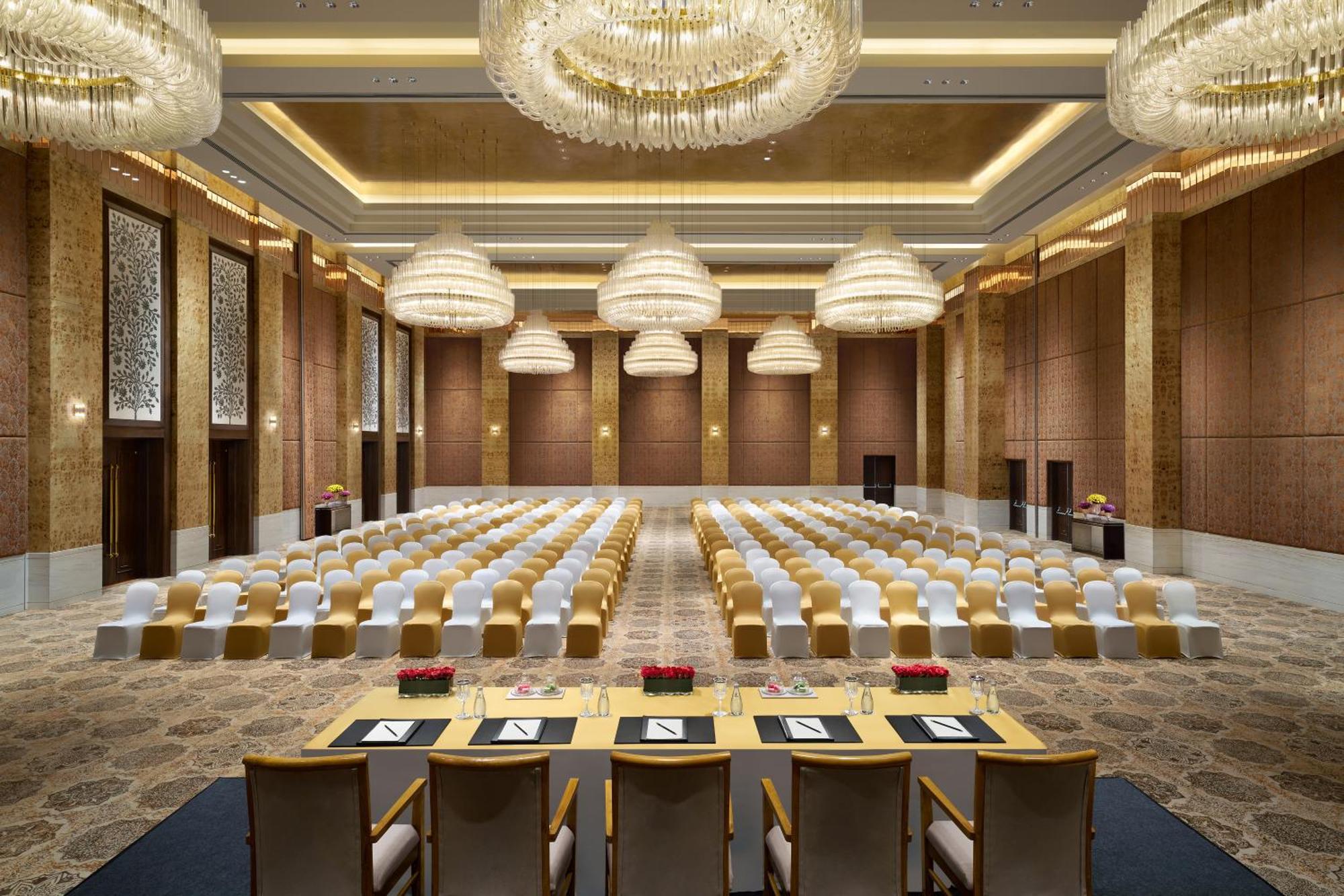 The Leela Gandhinagar Hotell Eksteriør bilde